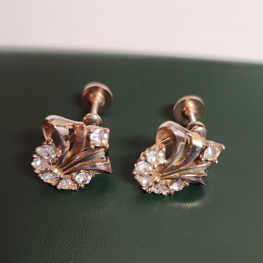 Vintage Estate Sale Find Elegant Sparkling Screw Back Non-pierced Earrings